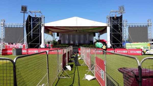 corporate-outdoor-event-staging-rigging